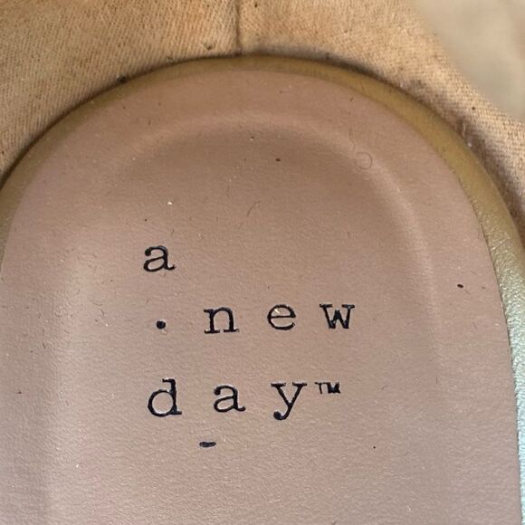 A New Day by Target Gold Shimmer Shiny Rope Sandal Size 8.5 Women. EUC! - Picture 6 of 7